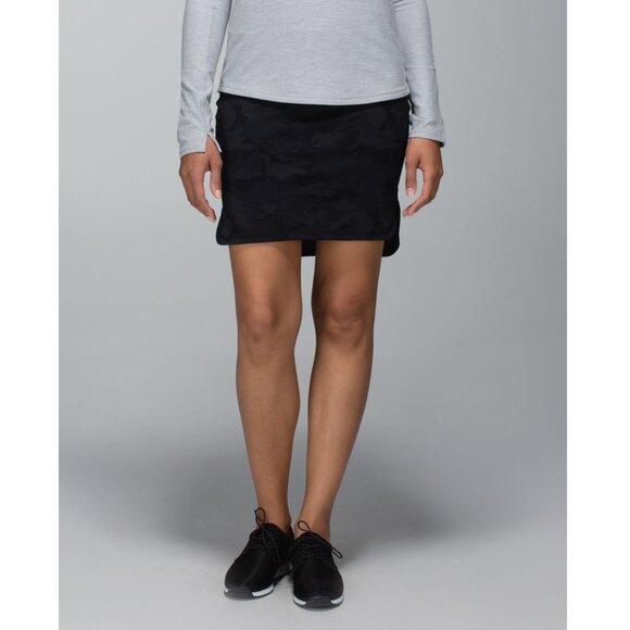 Lululemon Black Camo City High-Low Mini Skirt Size 8 - Athleisure Casual Comfy - Picture 3 of 11